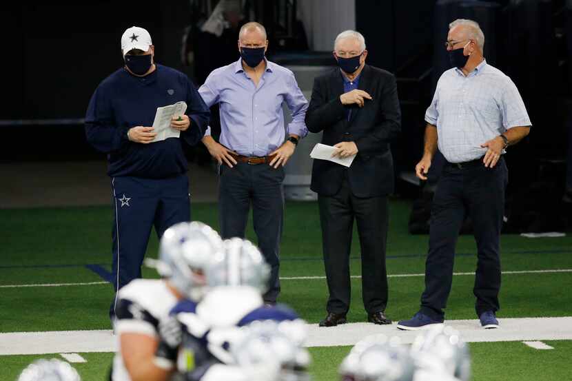 Dallas Cowboys head coach Mike McCarthy, Dallas Cowboys executive vice president Jerry Jones...