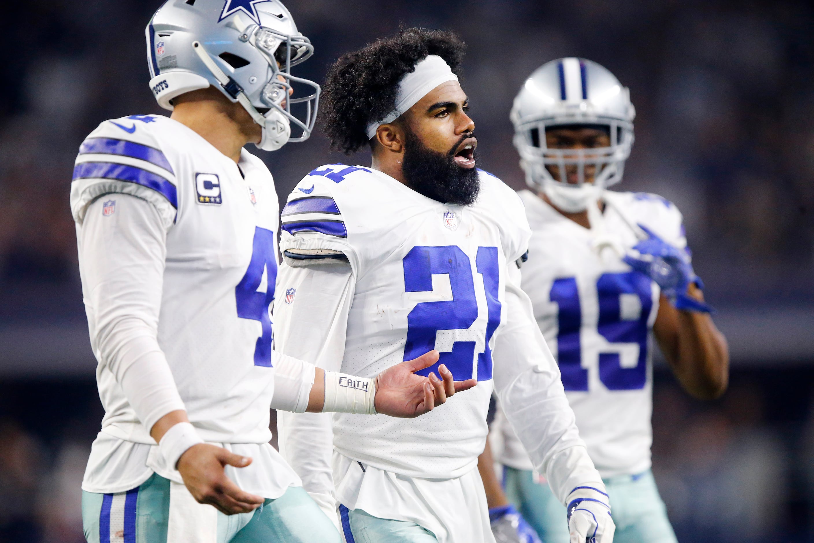 Cowboys rookie Ezekiel Elliott not injured in minor car crash