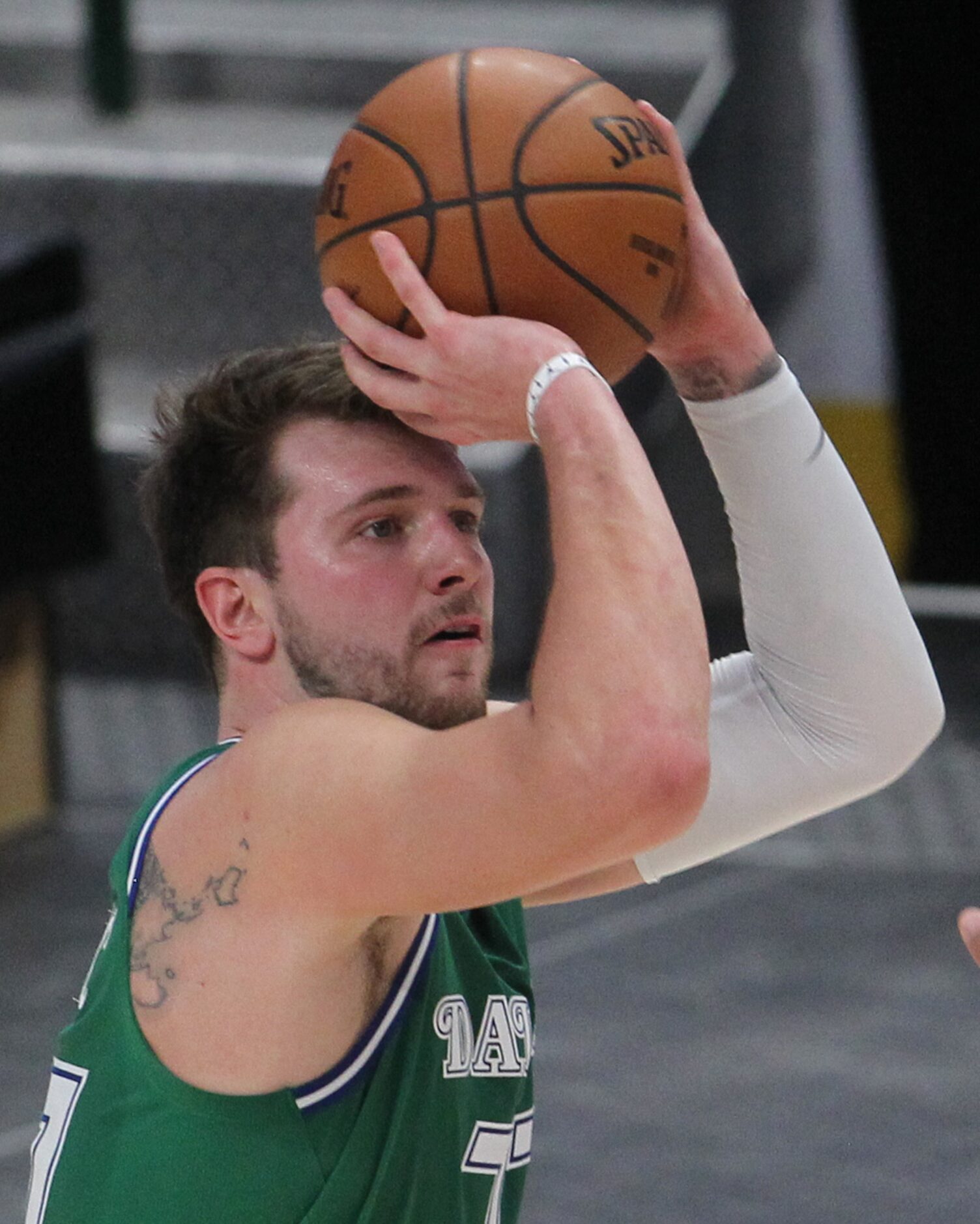 Dallas Mavericks point guard Luka Doncic (77) scores an uncontested 3-pointer during first...