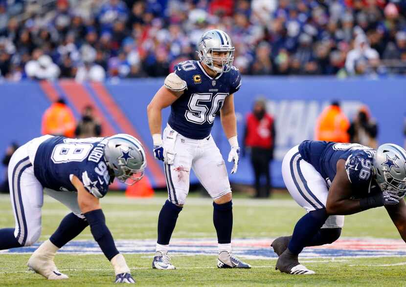 Dallas Cowboys middle linebacker Sean Lee (50) lines up against the New York Giants during...