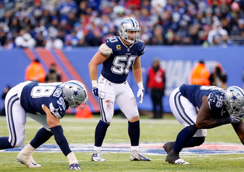 Dallas Cowboys middle linebacker Sean Lee (50) lines up against the New York Giants during...