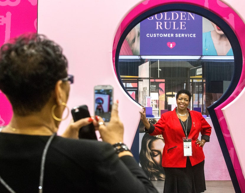 Juliette Wooden  takes a photograph of Zenobia Session of Greenville, Miss., during the Mary...