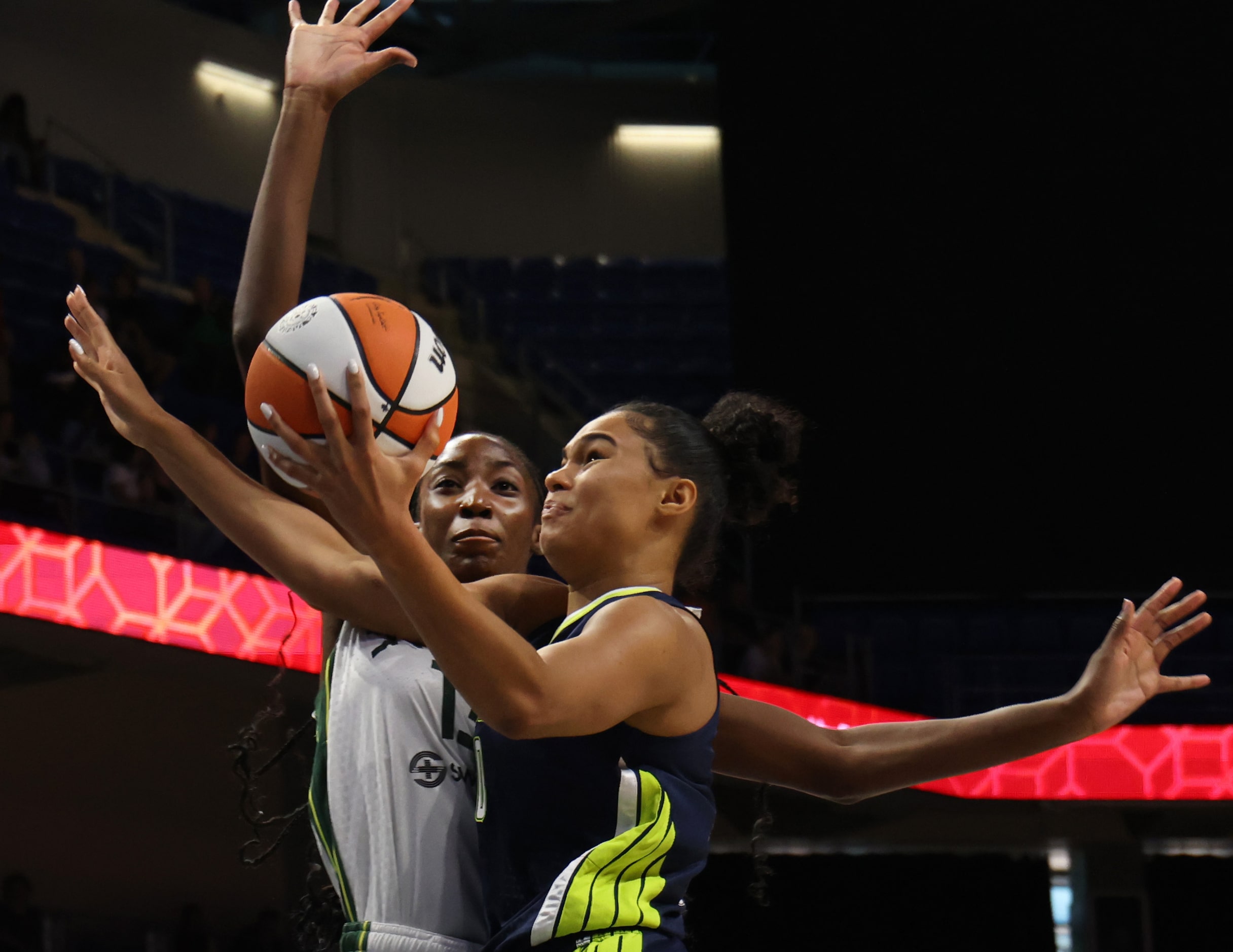 Dallas Wings forward Satou Sabally (0) drives to the basket against the defense of Seattle...