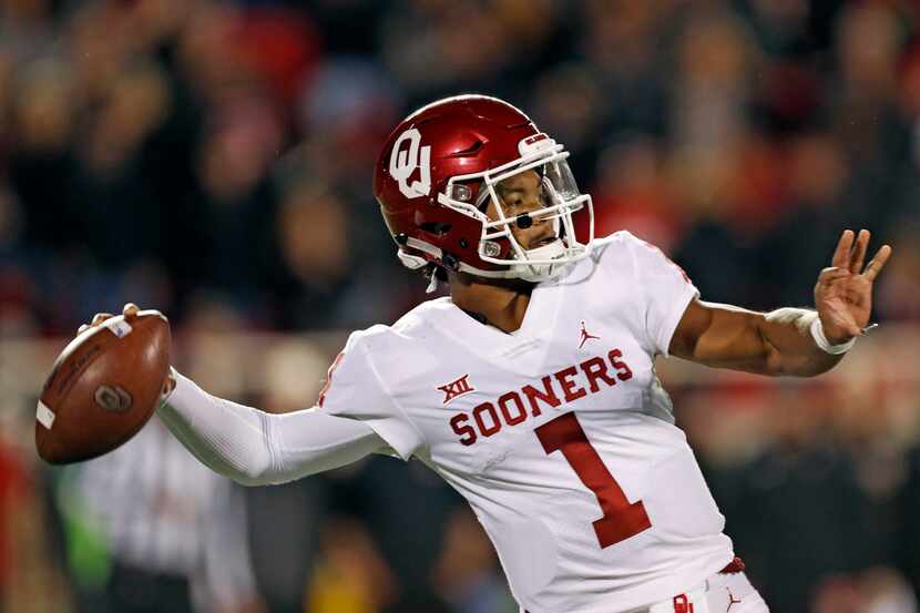 Oklahoma's Kyler Murray (1) passes the ball downfield during the first half of an NCAA...