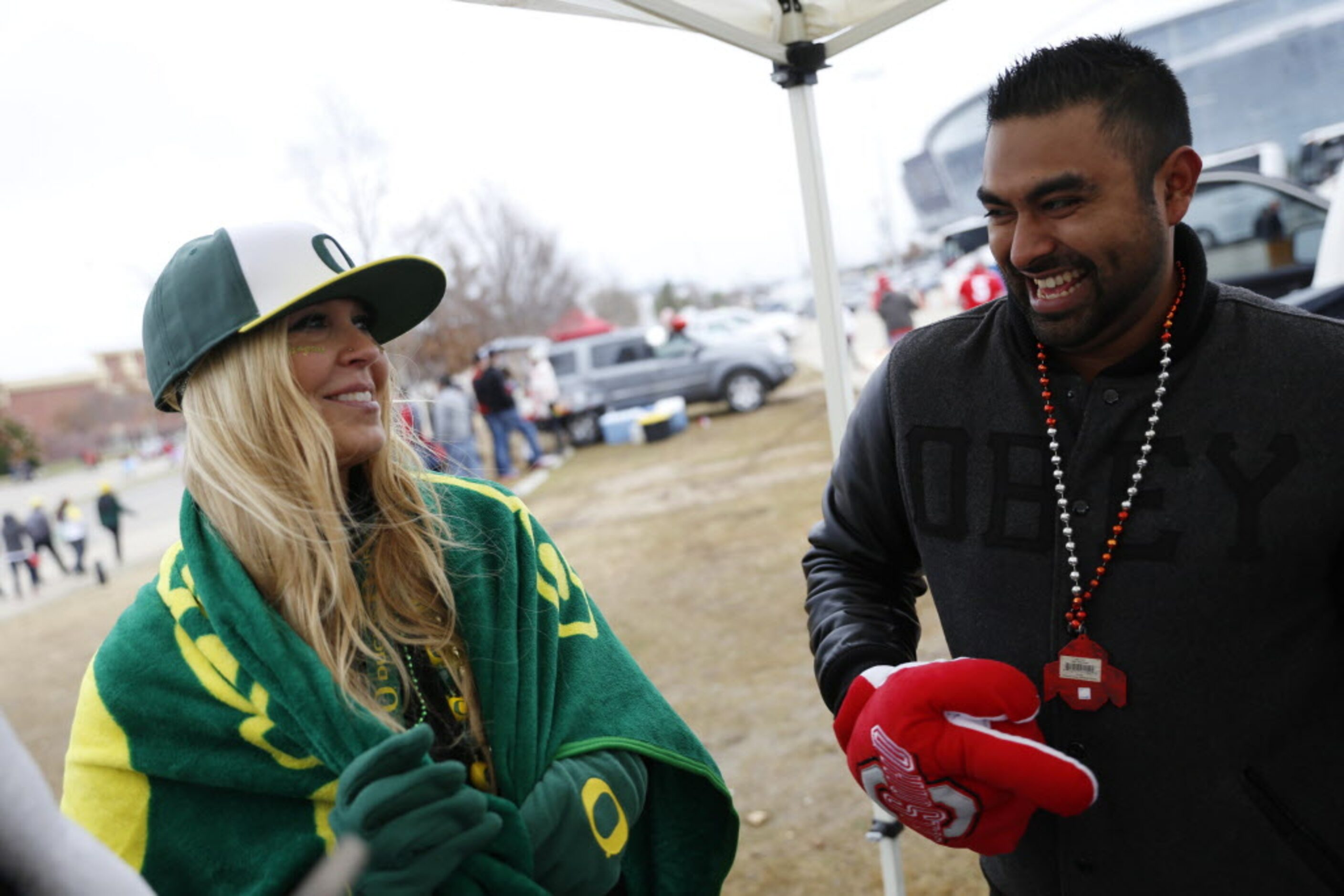 Oregon Ducks fan Alyssa Lamma (right), of Selma, Oregon, and Ohio State Buckeyes fan Tommy...