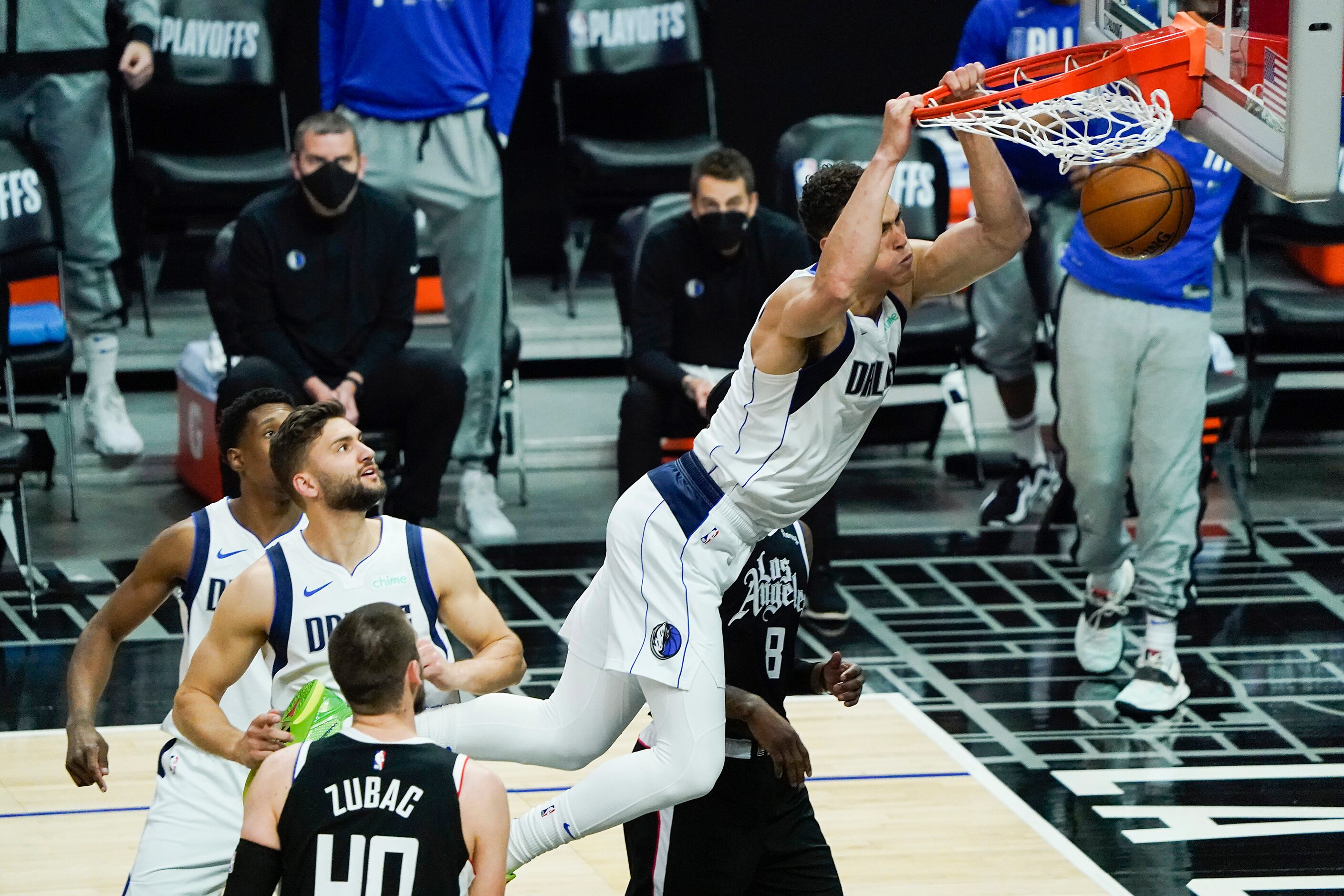 Dallas Mavericks center Dwight Powell (7) dunks the ball past LA Clippers forward Marcus...