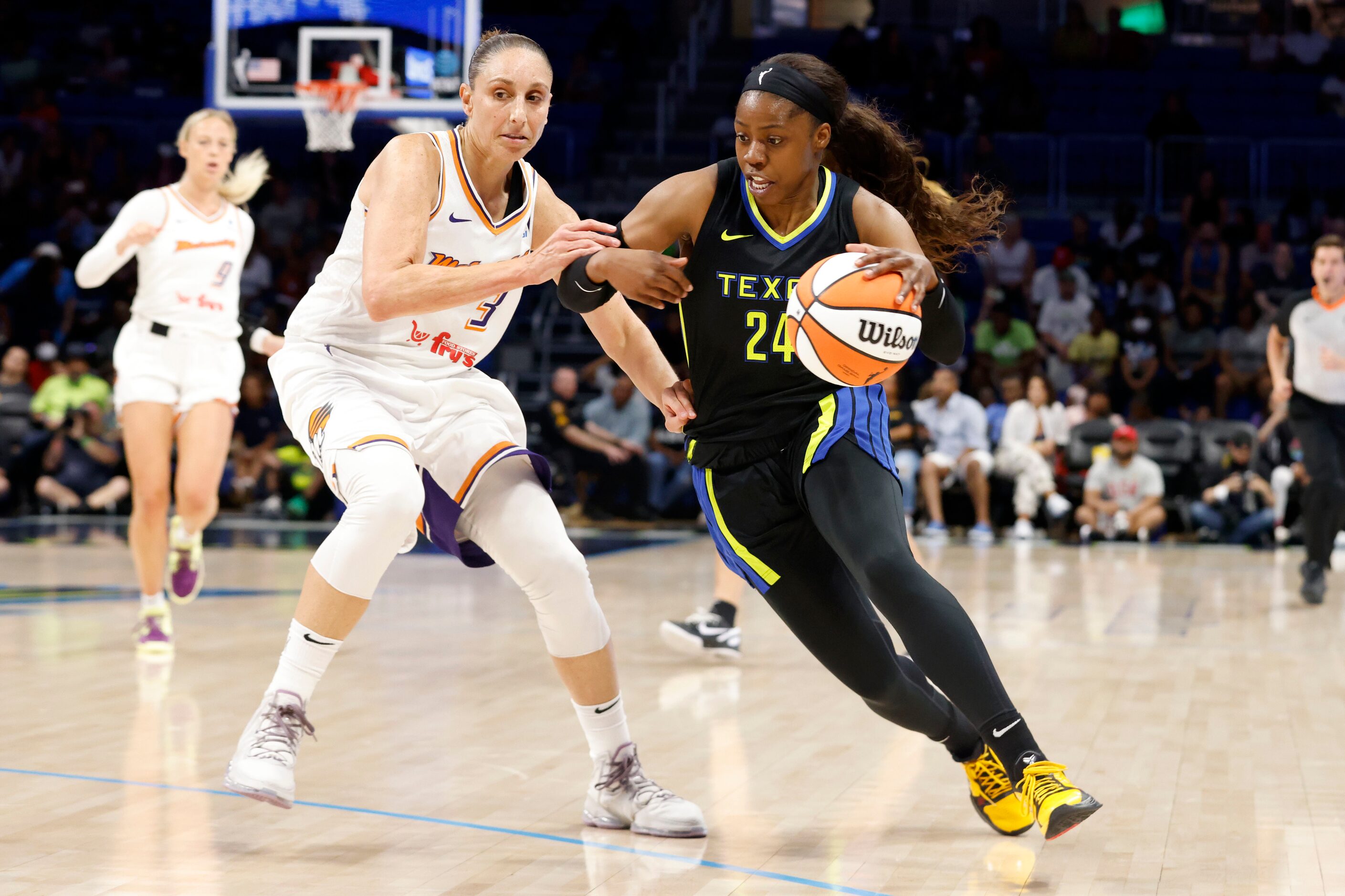 Dallas Wings guard Arike Ogunbowale (24) drives the ball past Phoenix Mercury guard Diana...