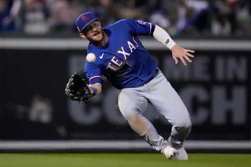 Texas Rangers left fielder Robbie Grossman (4) catches a fly ball hit by Los Angeles...