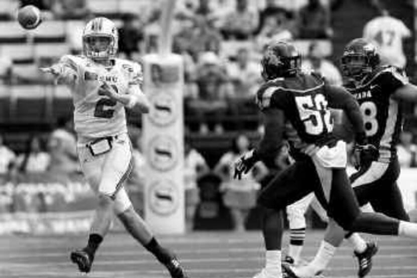  SMU quarterback Kyle Padron had a breakout game in last season's Hawaii Bowl, throwing for...