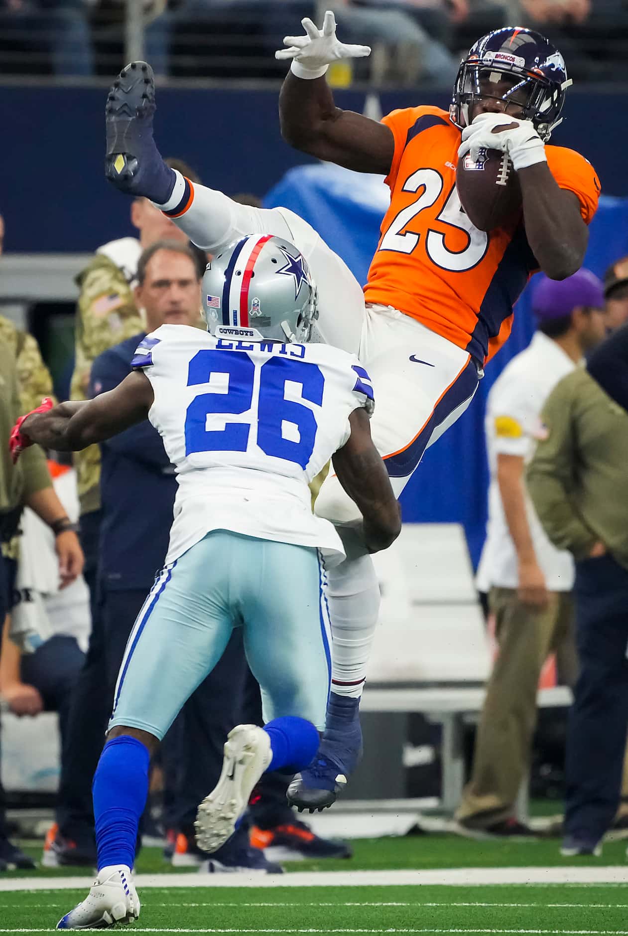 Denver Broncos running back Melvin Gordon (25) makes a leaping catch as Dallas Cowboys...