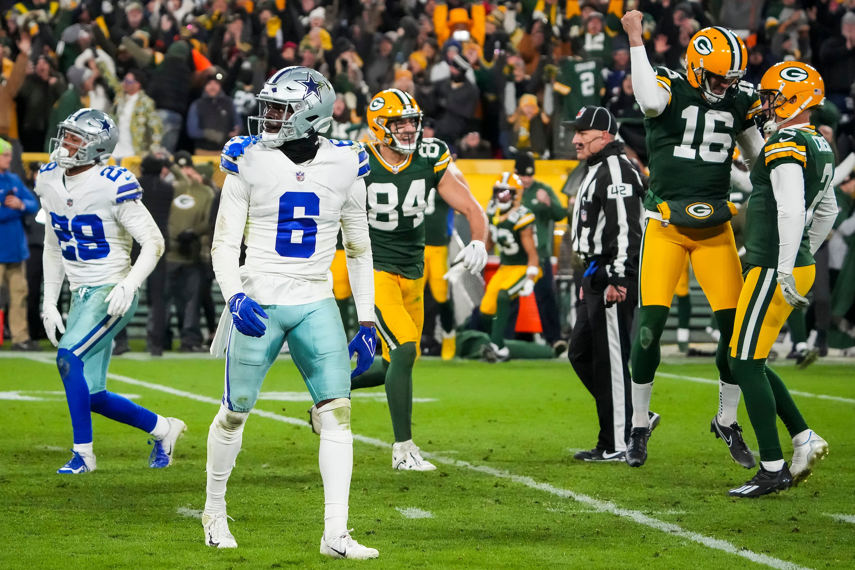 Cowboys lose in overtime to Packers after questionable no-DPI call