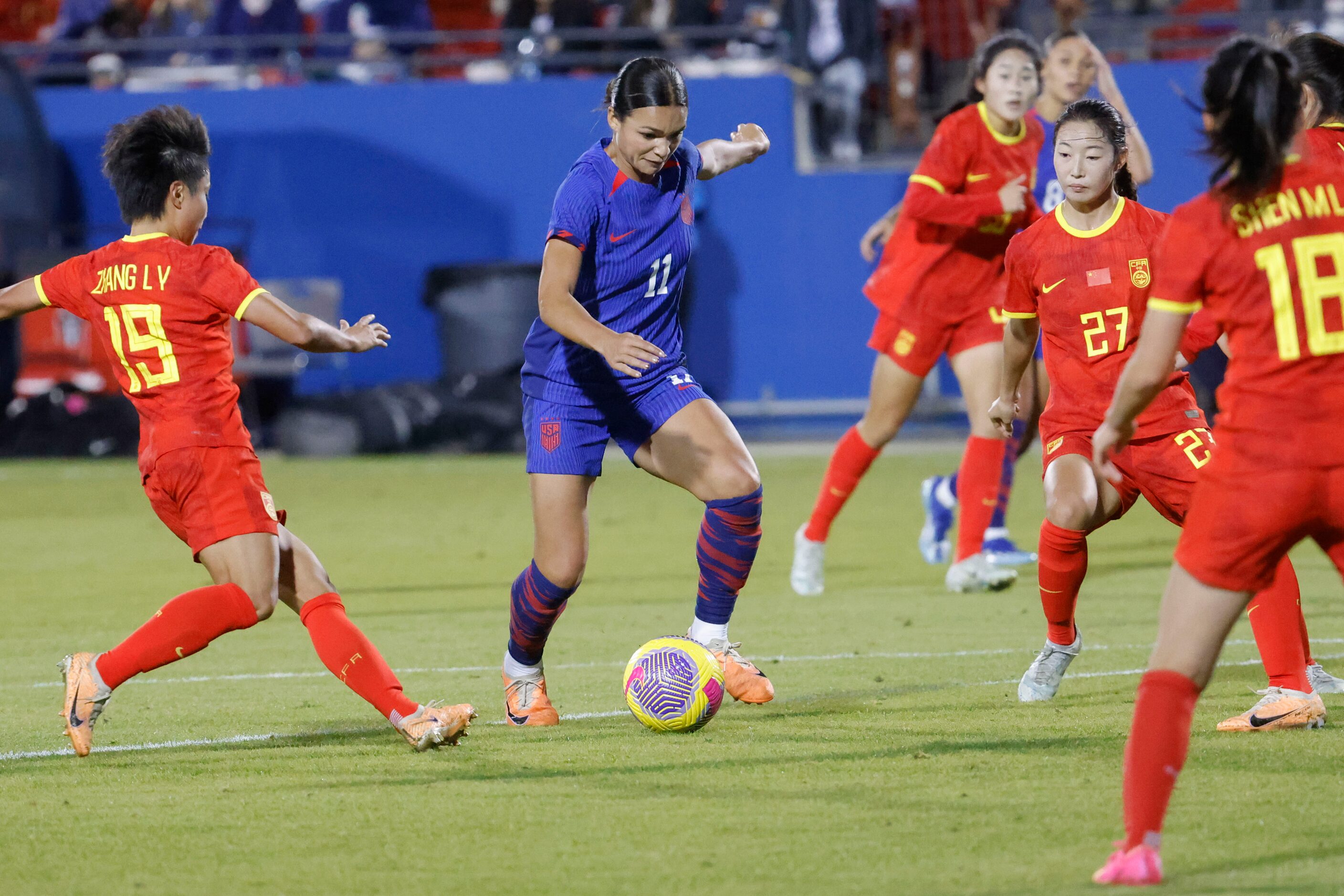 United States forward Sophia Smith (11) dribbles past China defenders in the penalty area...