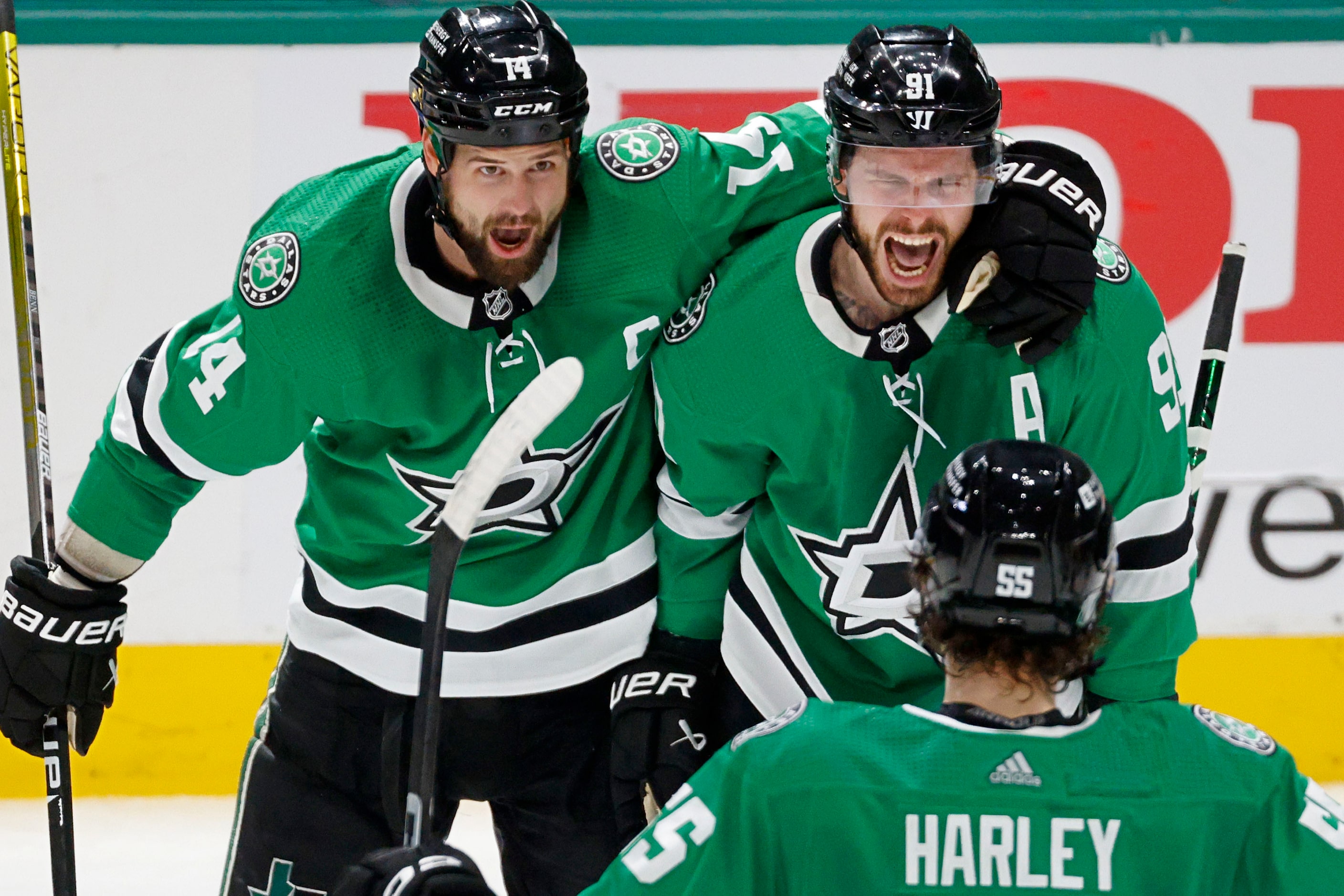 Dallas Stars center Tyler Seguin (91) celebrates with his teammates Dallas Stars left wing...