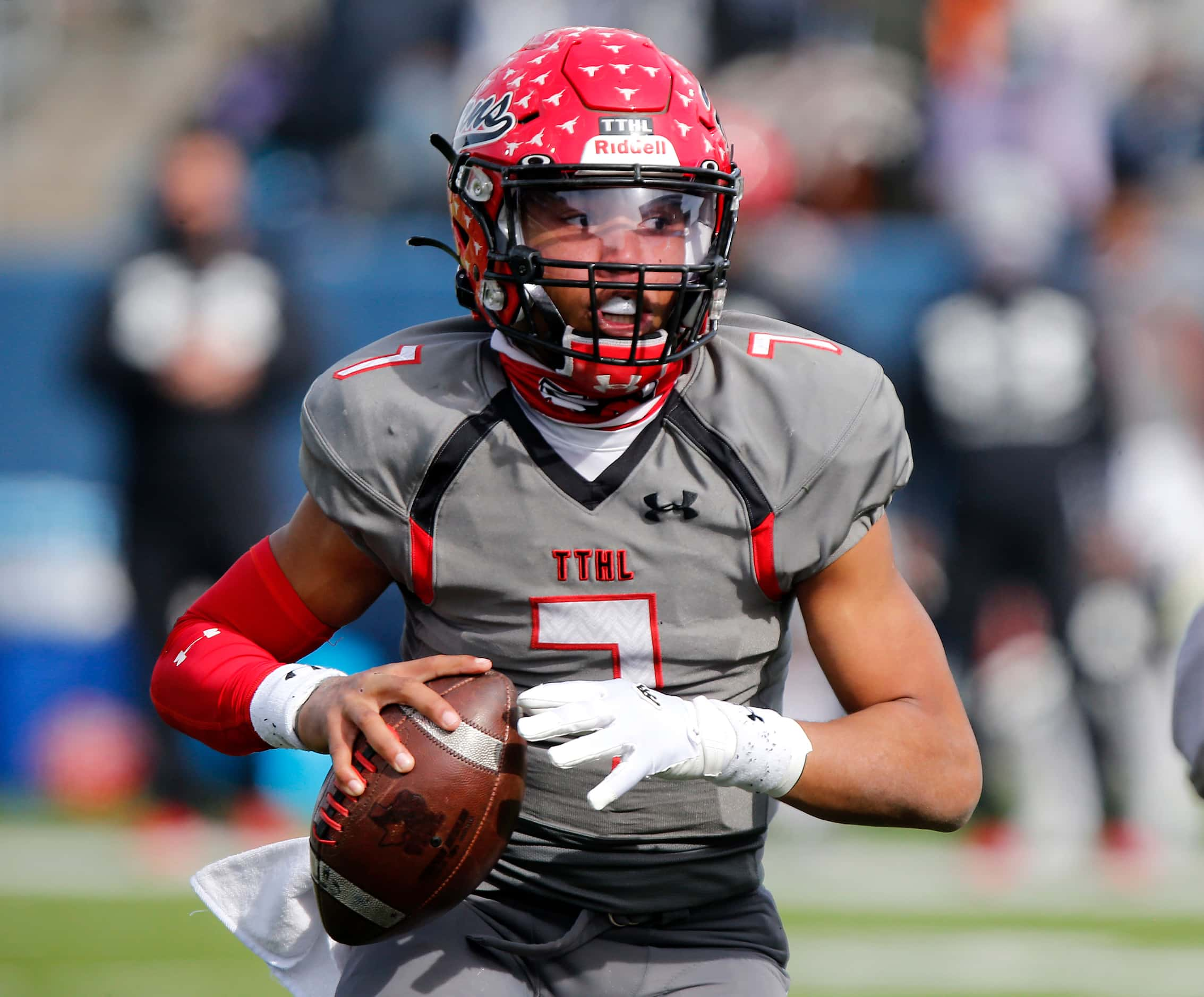 Cedar Hill High School quarterback Kaidon Salter (7) runs the football close to the goal...