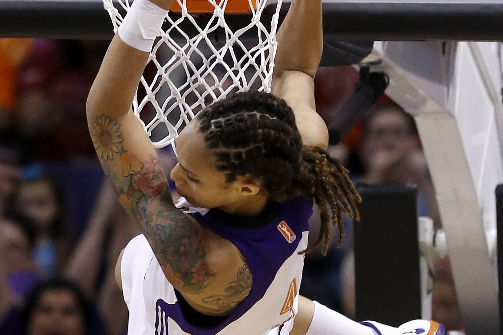 Brittney Griner makes emotional and dominant return to record