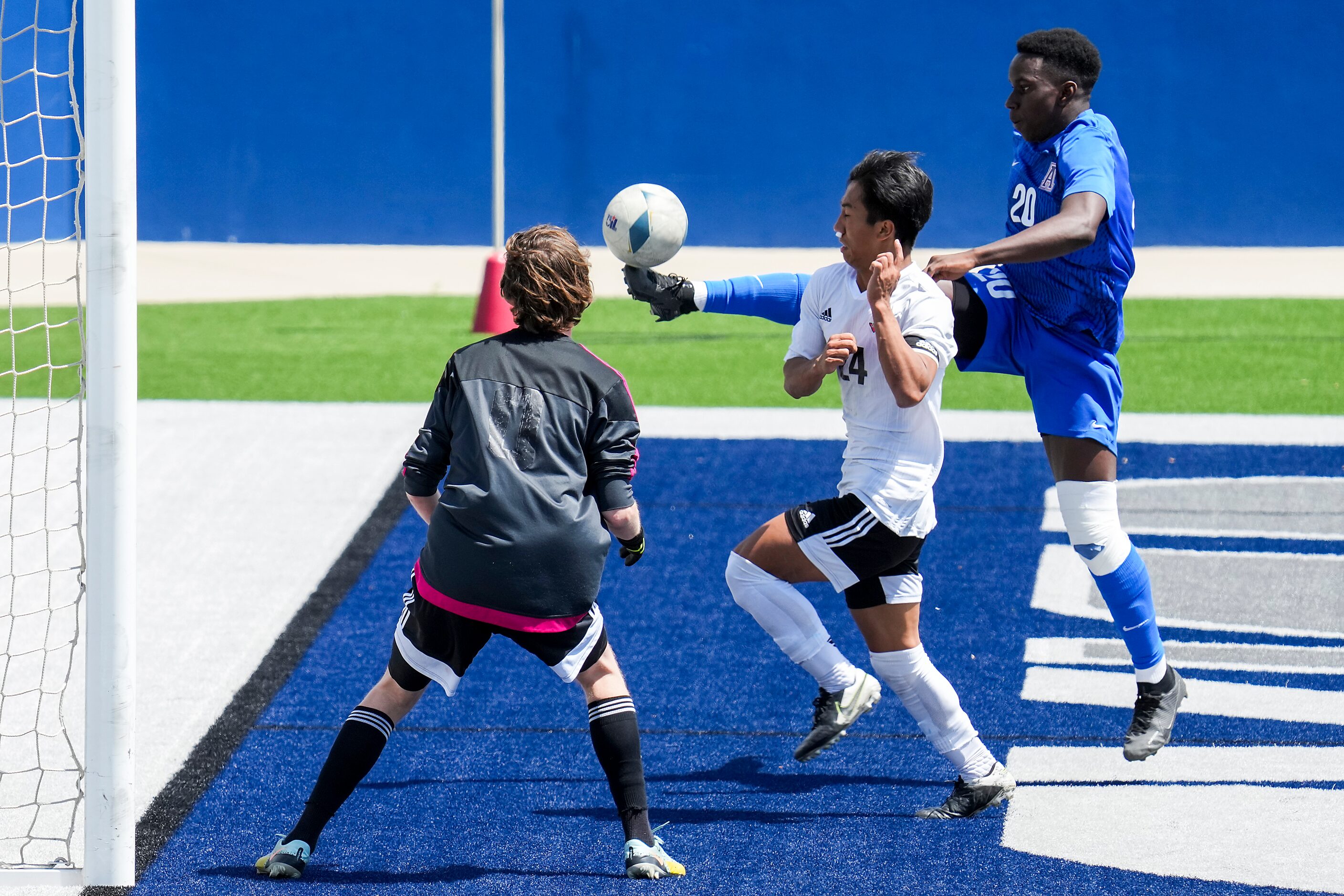 Allen forward Osiramah Iyamah (20) tries tp put the ball past Lake Highlands goalkeeper Noah...