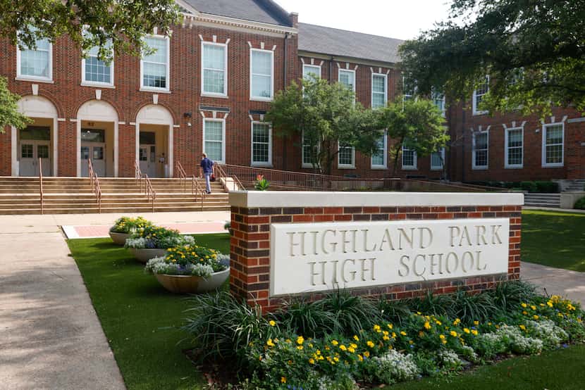 Highland Park High School's notable alumni include actresses Angie Harmon and Stephanie...