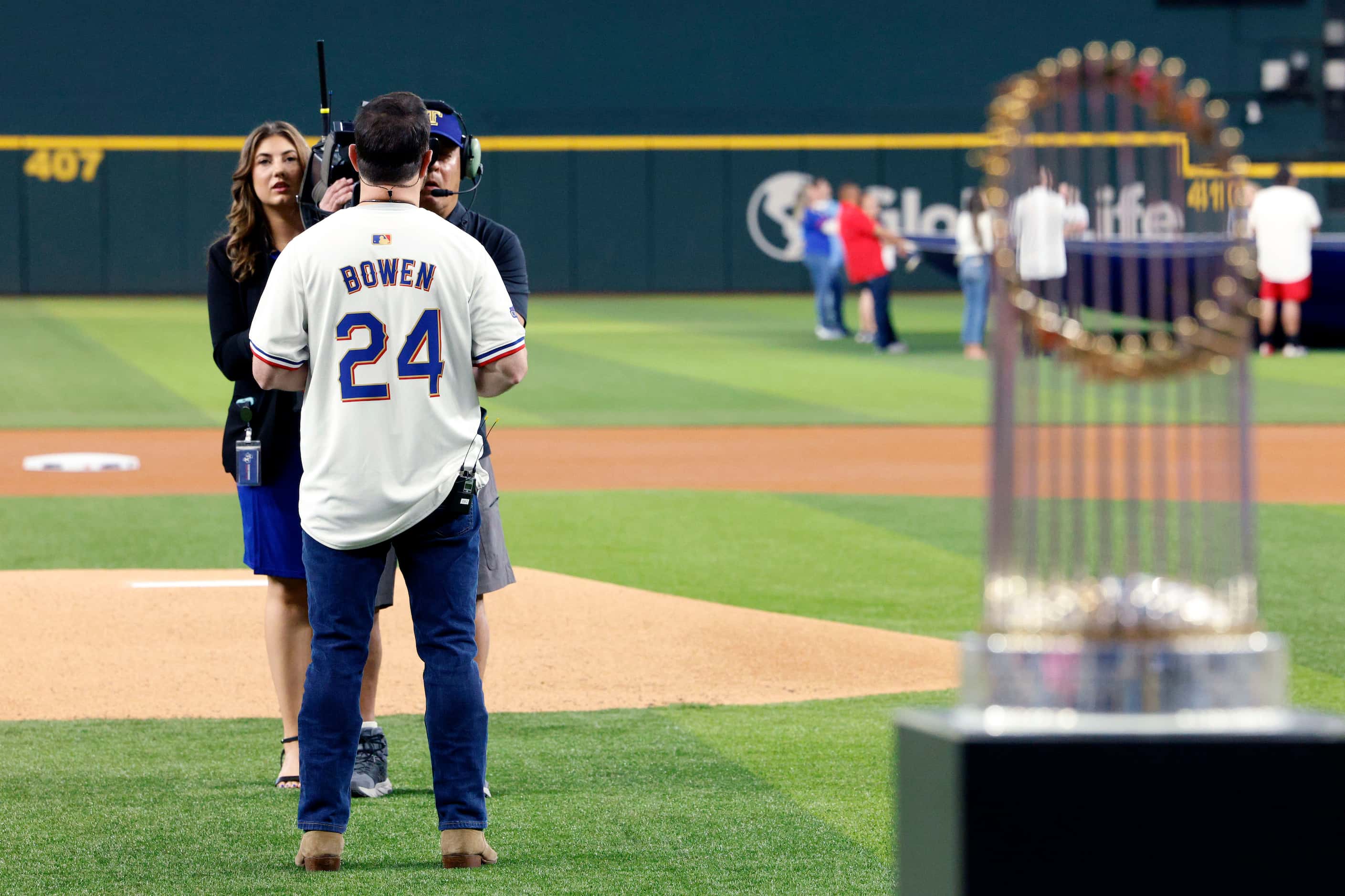 Texas country singer Wade Bowen performs the national anthem before the Texas Rangers season...