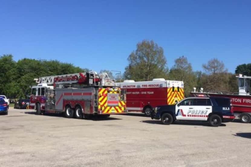  Police and paramedics were called to Lake Arlington on Sunday. (@DFWscanner)