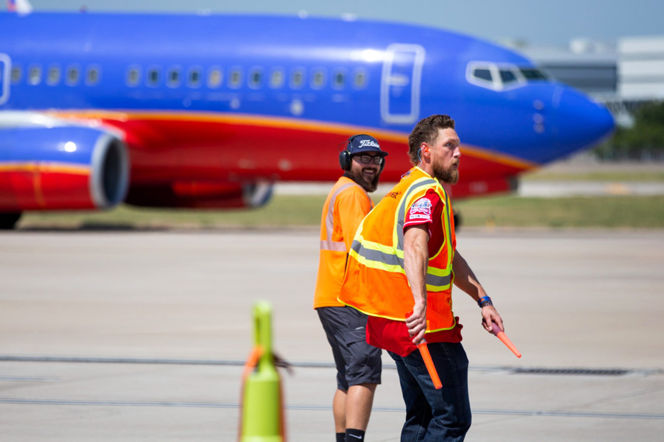 Texas Rangers right fielder Hunter Pence (right) assists aircraft marshallers at Dallas Love...