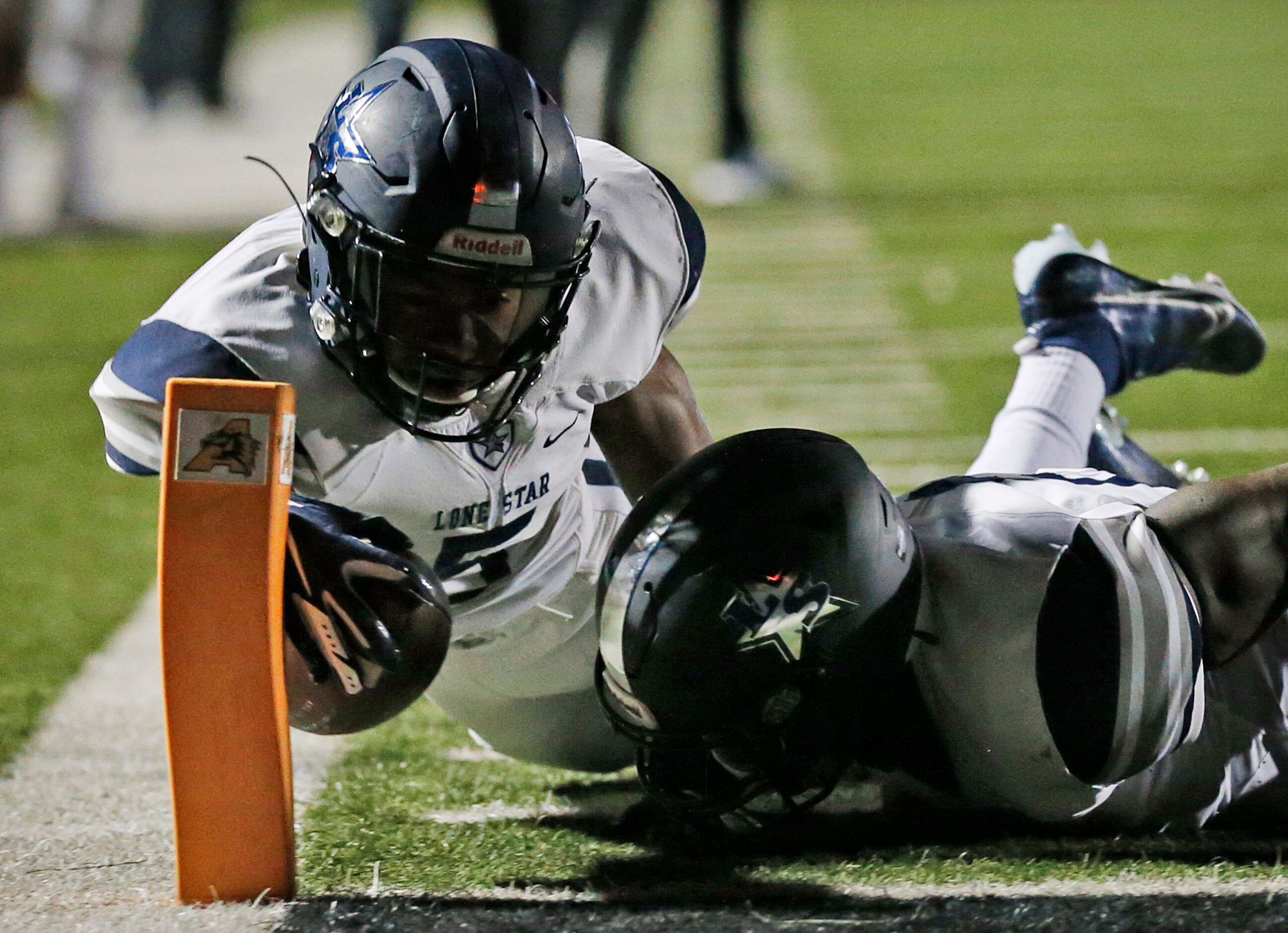 Aledo running back Ryan Williams reaches for the pylon, scoring a first quarter touchdown...