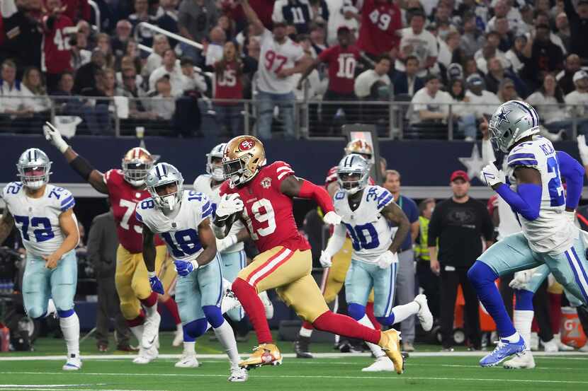 San Francisco 49ers wide receiver Deebo Samuel (19) races 26-yards for a touchdown past...