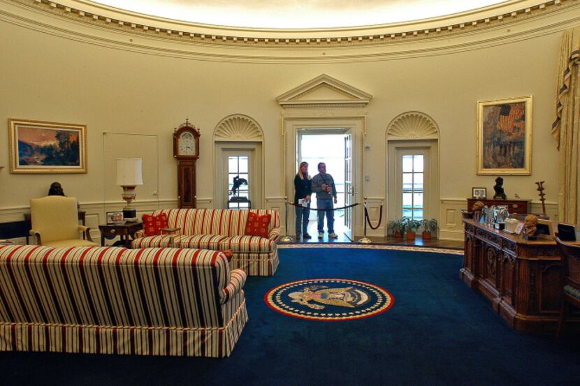 The Oval Office is replicated at the Clinton Library.