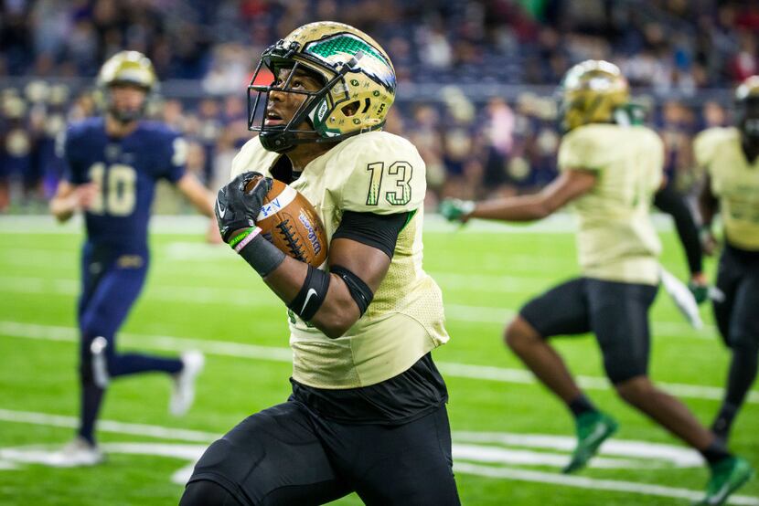 DeSoto defensive back Isaiah Stewart (13) races down the sidelines on a 42-yard fumble...
