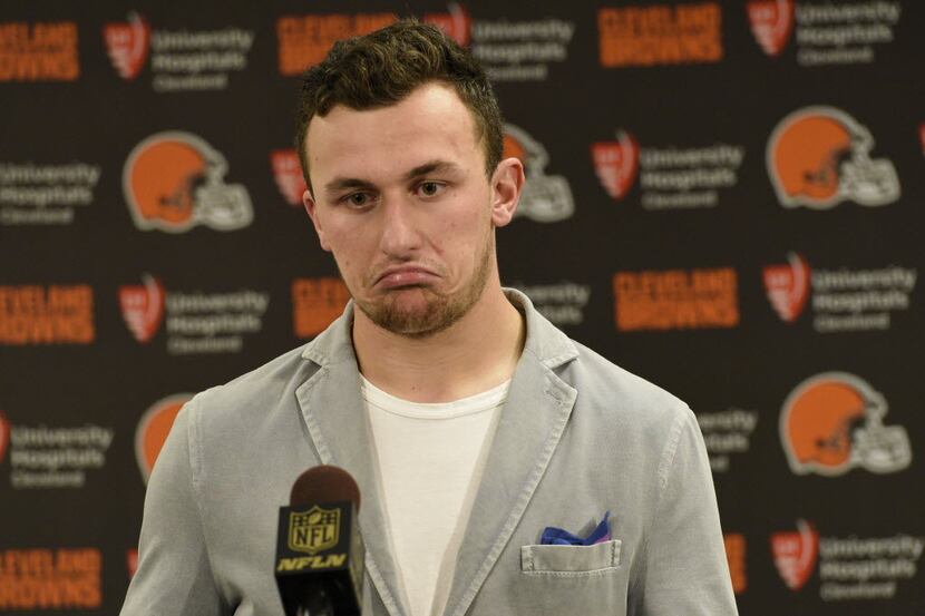 Cleveland Browns quarterback Johnny Manziel attends a post-game news conference after an NFL...