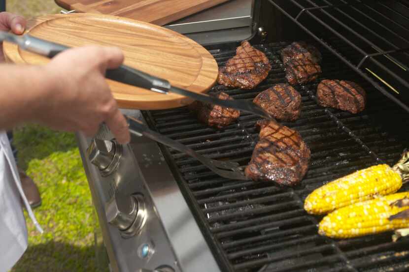 LongHorn Steakhouse is offering a social media  hotline  for quick grilling advice from...