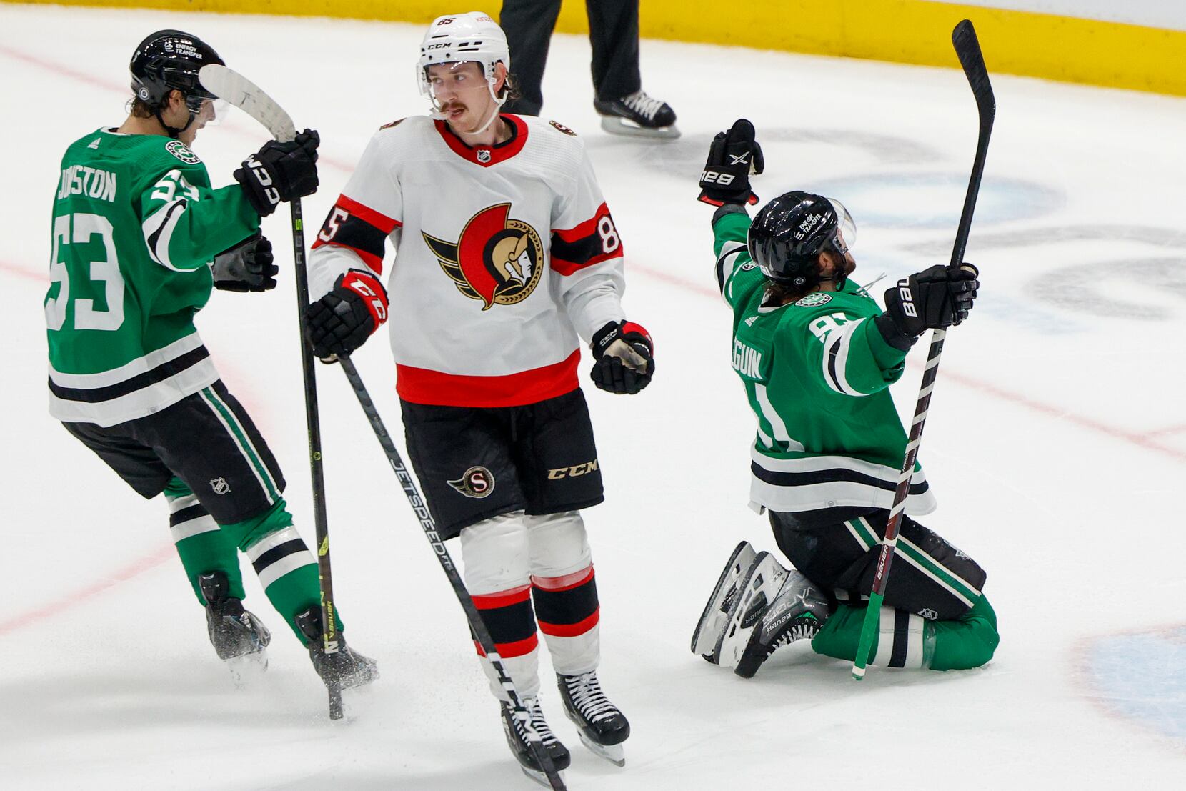 Oettinger's bad night causes Dallas Stars to lose 7-4 to the Rangers