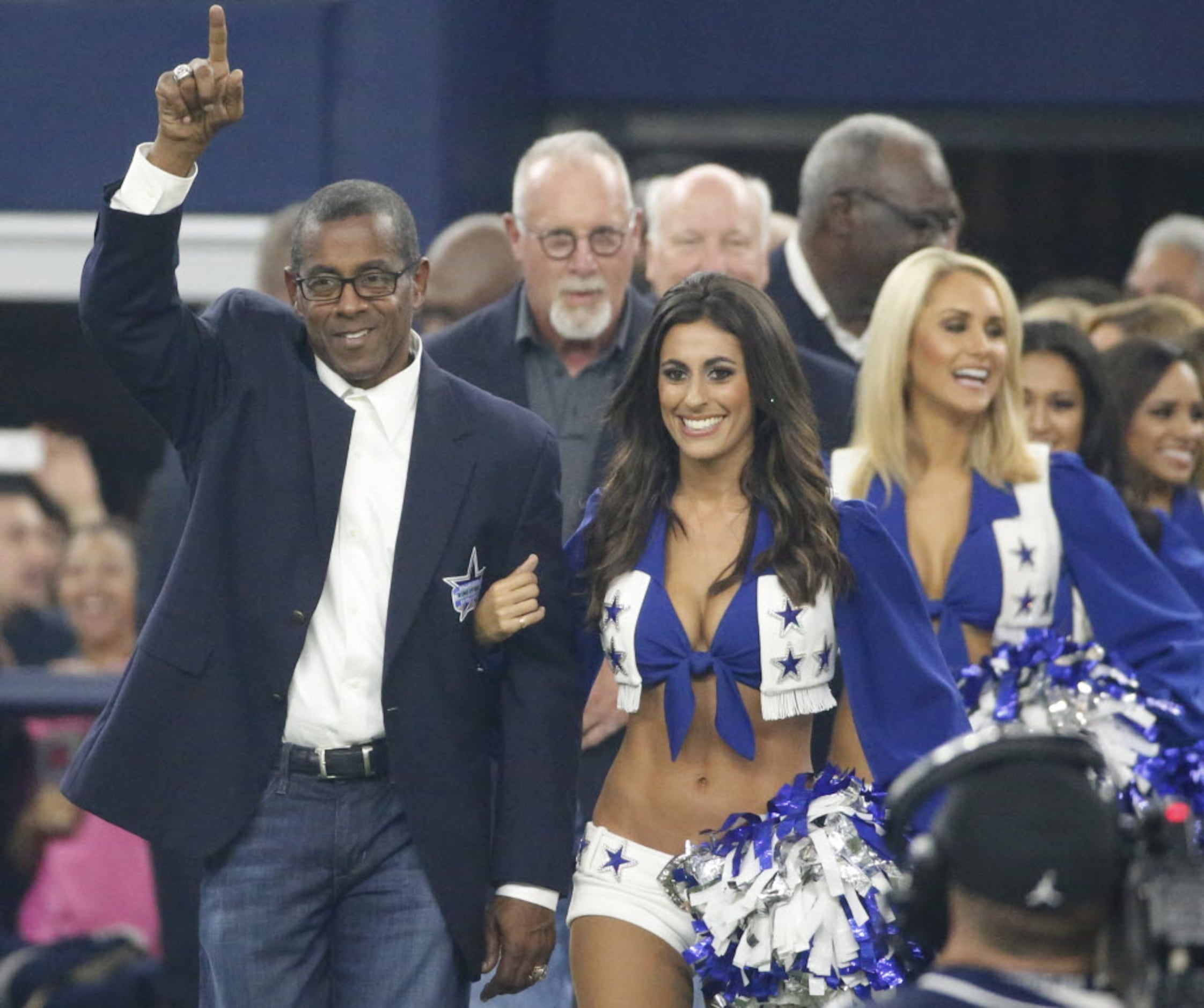 Cowboys great Tony Dorsett places jerseys, awards up for auctionPro Bowl  jersey sells for $4,312.50; Game Fooballs sell for $10,005