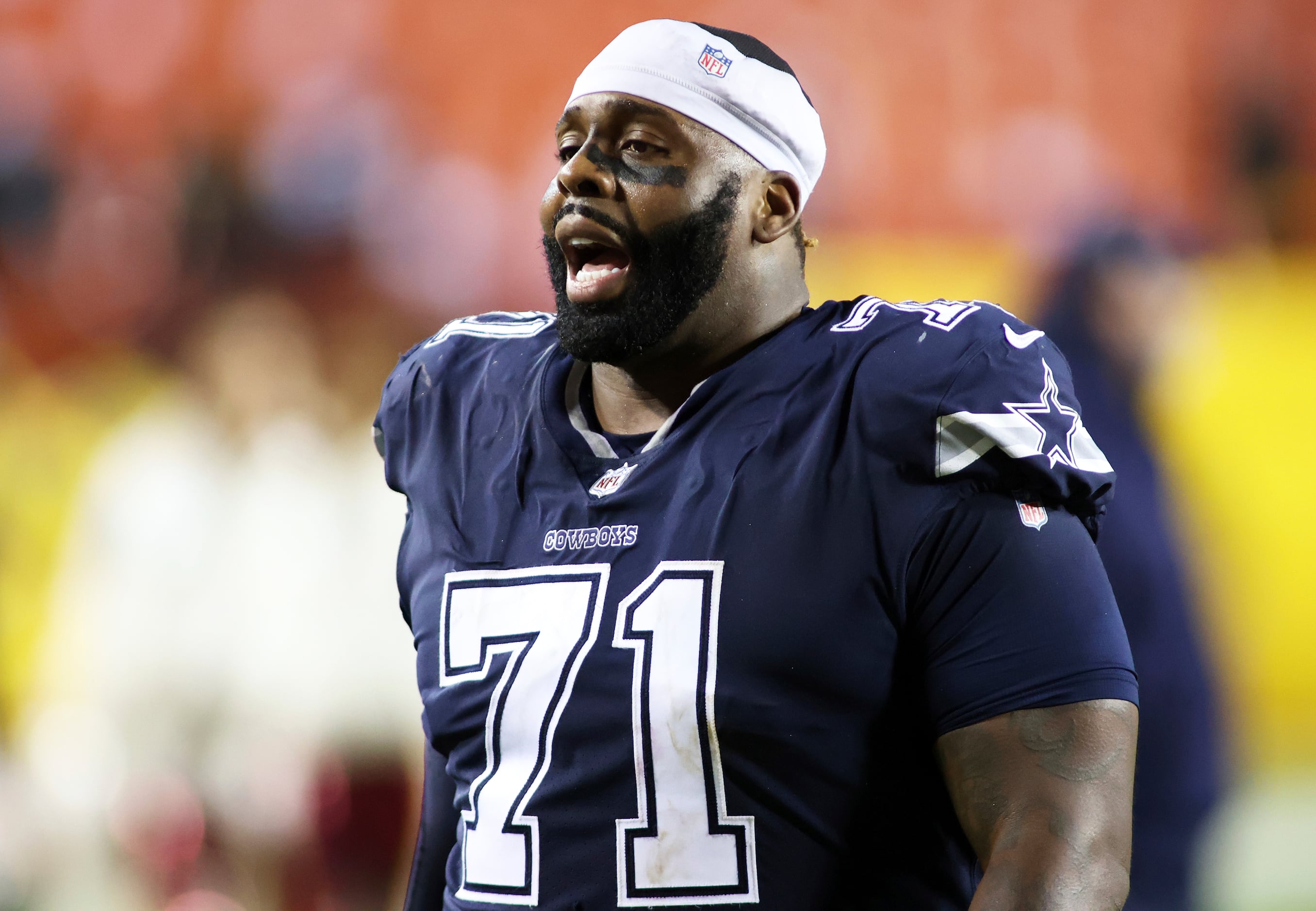 New Cowboys OT Jason Peters takes Tyler Smith under his wing