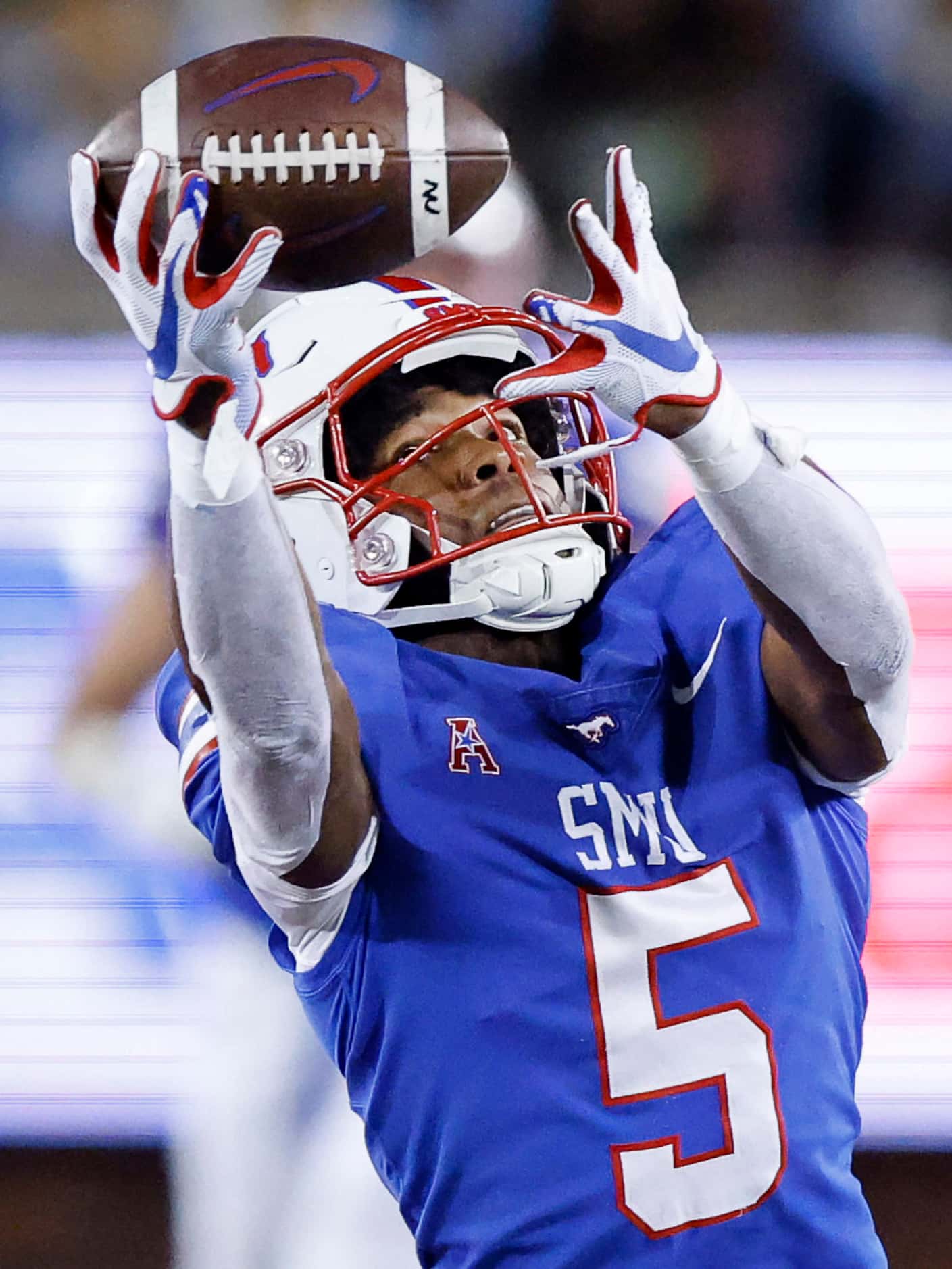 Southern Methodist Mustangs wide receiver Moochie Dixon (5) catches a long, over the...
