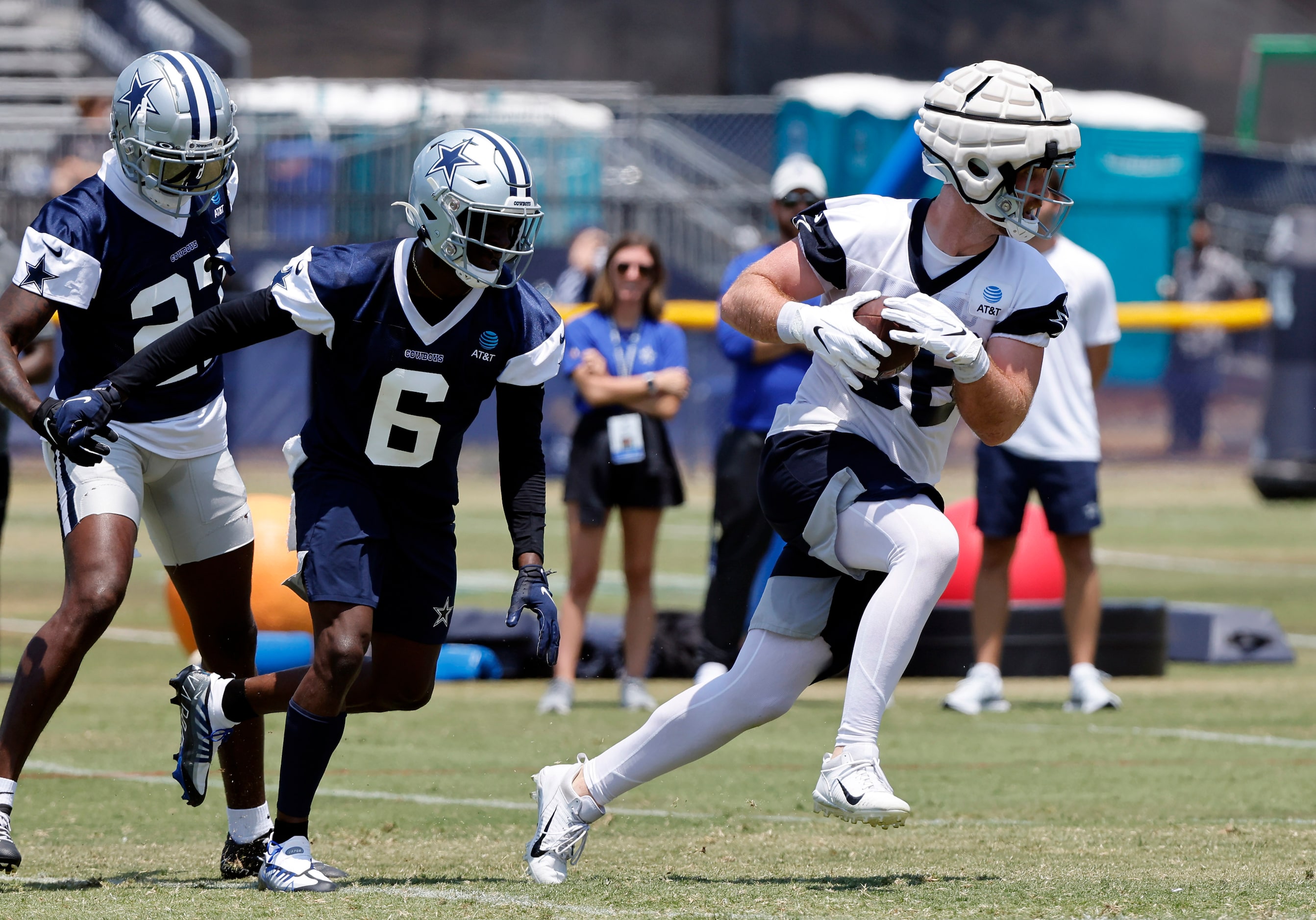 Dallas Cowboys tight end Dalton Schultz (86) turns up field after catching a pass from Dak...