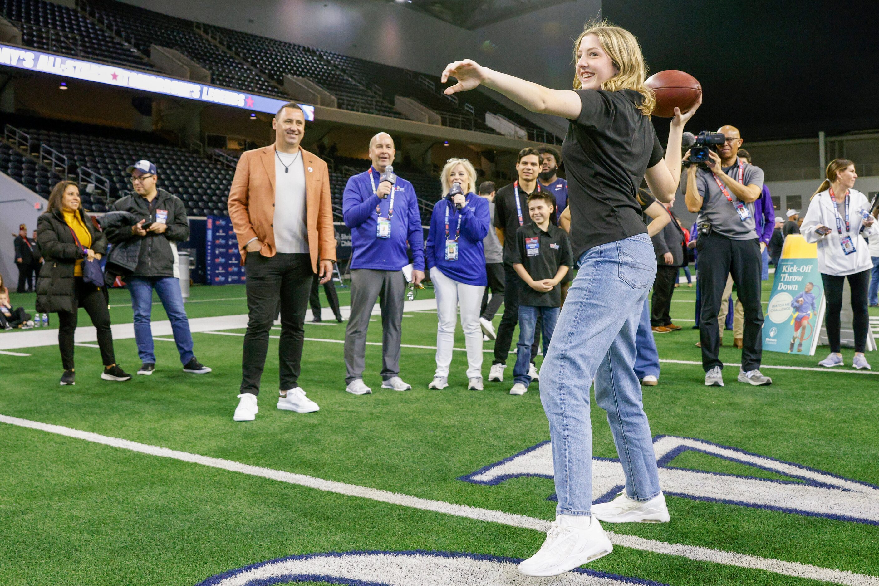 Texas Longhorns head coach Steve Sarkisian (center left) watches as Alyssa Jones, 17, throws...