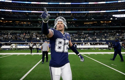 Dallas Cowboys tight end Jason Witten (82) leaves the field after his game against the Los...