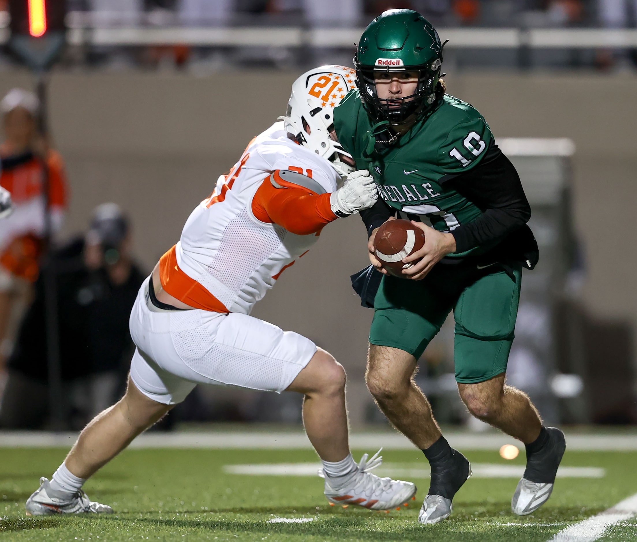 Kennedale quarterback Jackson Hammonds (10) gets pressured by Celina linebacker Ronnie...