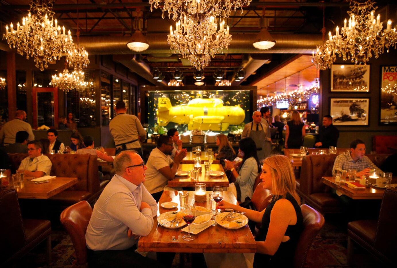 Dinnertime on a Monday night at Town Hearth (Tom Fox/The Dallas Morning News)