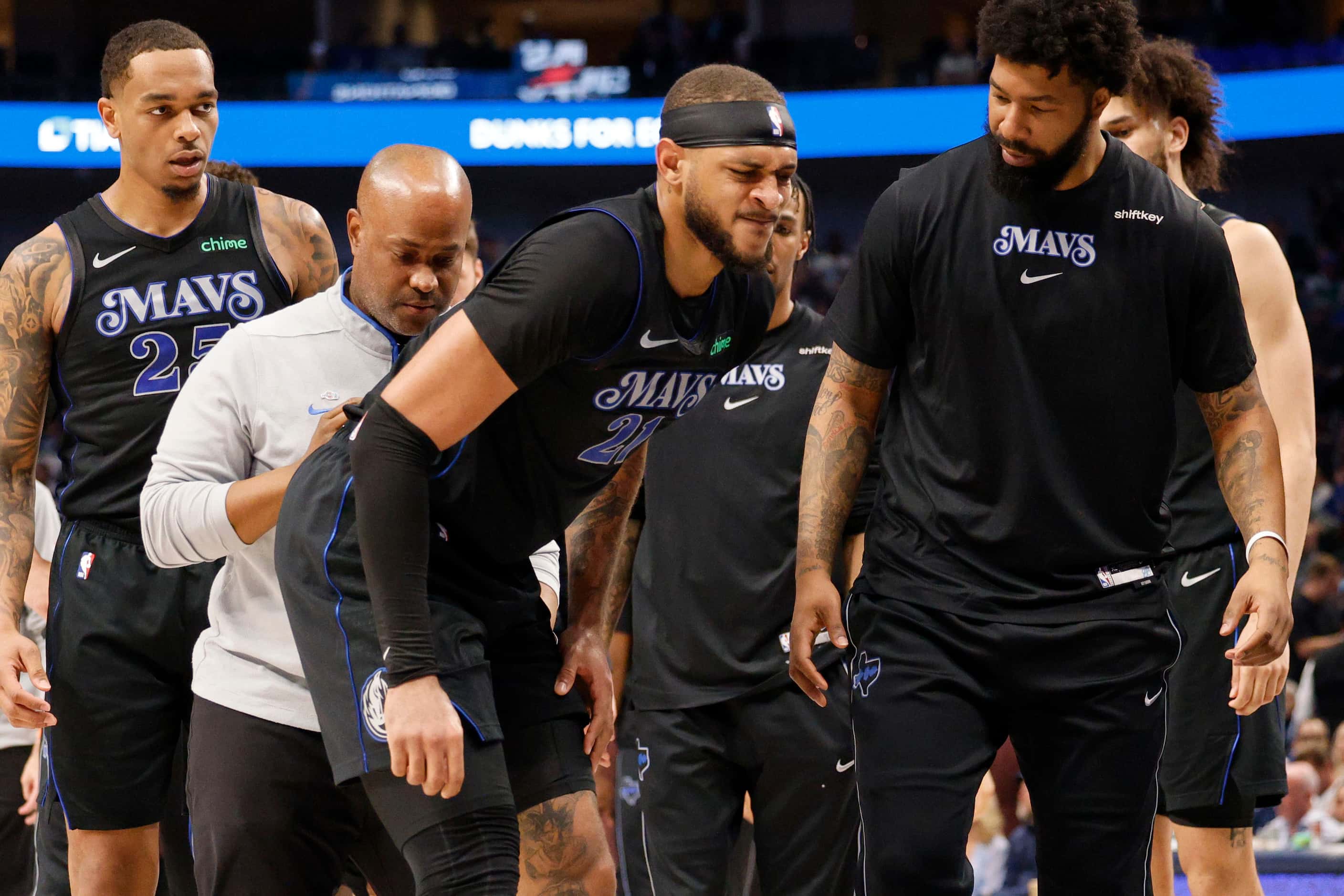 Dallas Mavericks center Daniel Gafford (21) injures during the first half of an NBA...