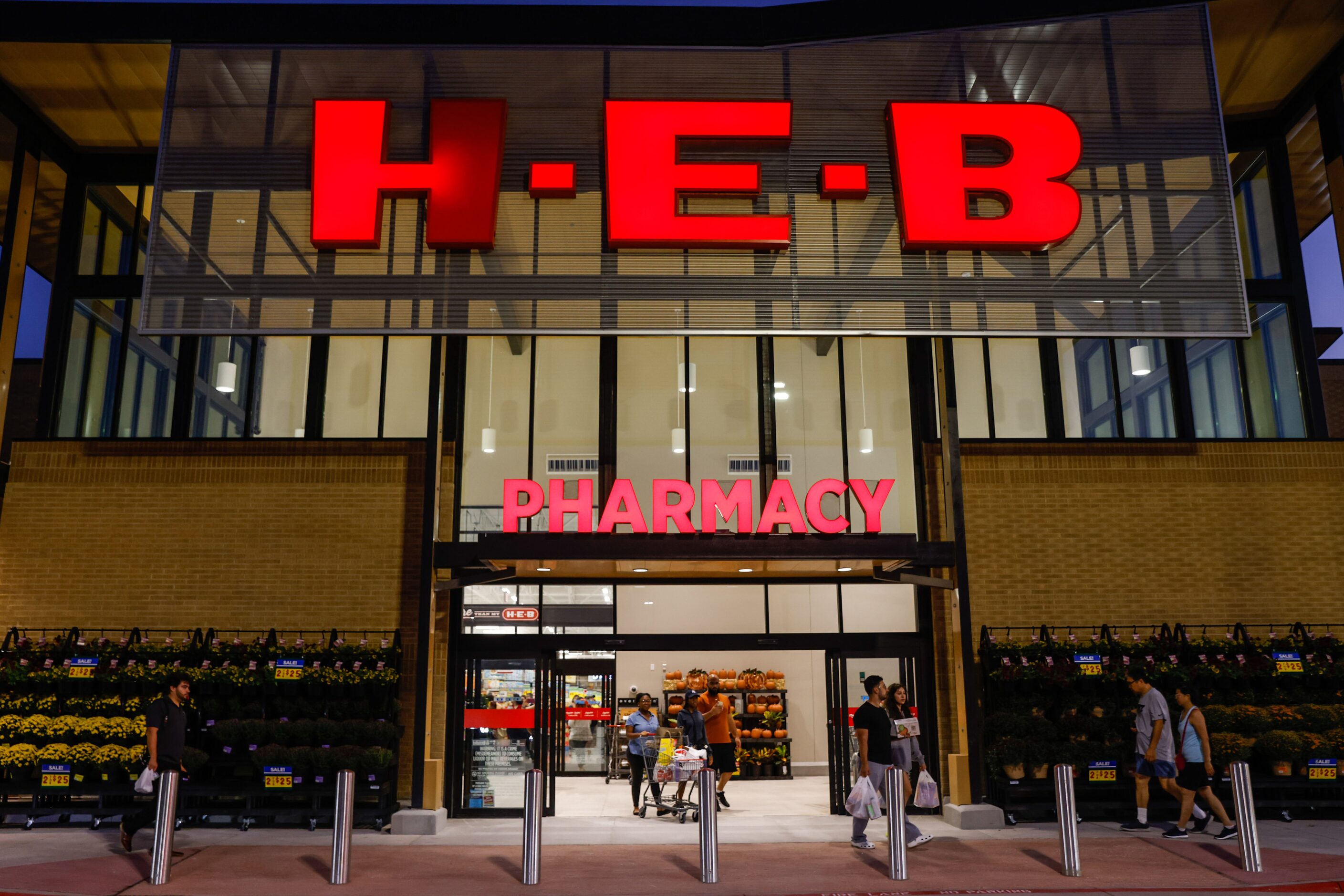 The new H-E-B store that opened its door to the public at 6AM in Frisco on Wednesday, Sept....