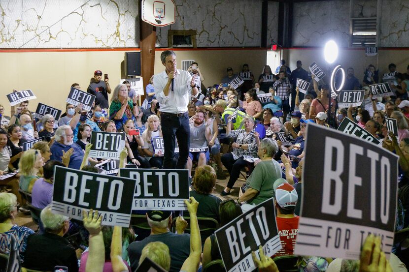 Democratic gubernatorial candidate Beto O'Rourke speaks during a town hall at the Kauffman...