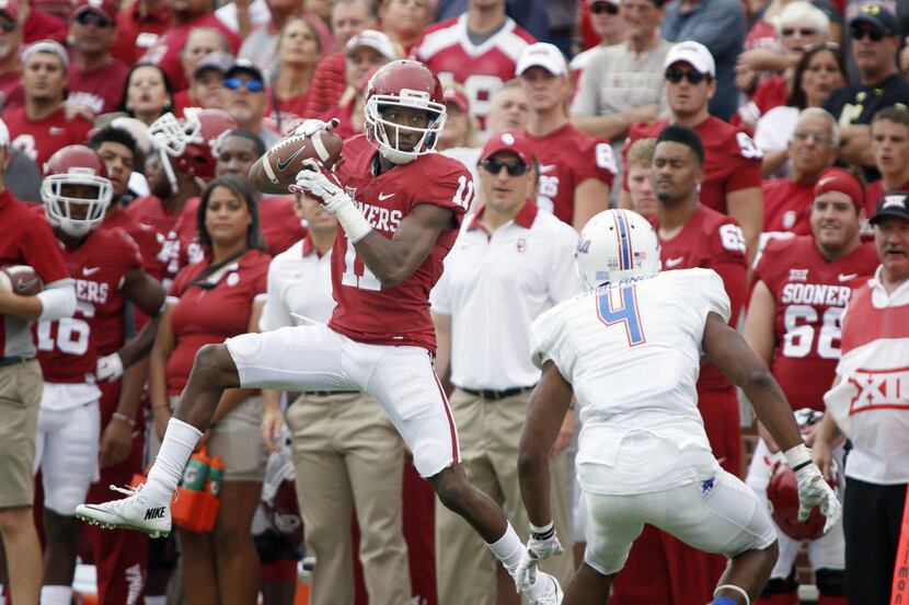  Wide receiver Dede Westbrook #11 of the Oklahoma Sooners pulls down a pass as cornerback...