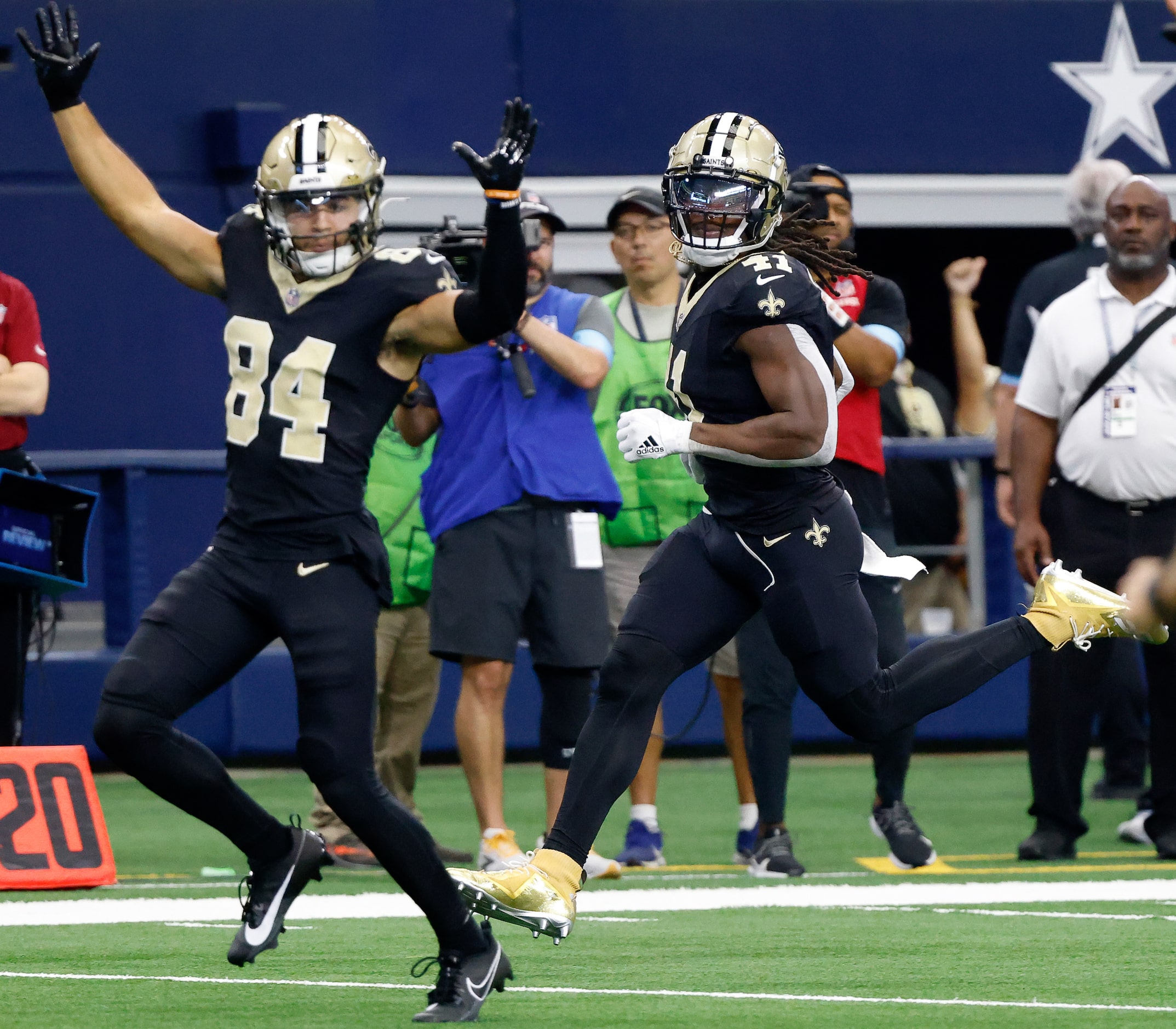 New Orleans Saints running back Alvin Kamara (41) breaks away for a long touchdown run...