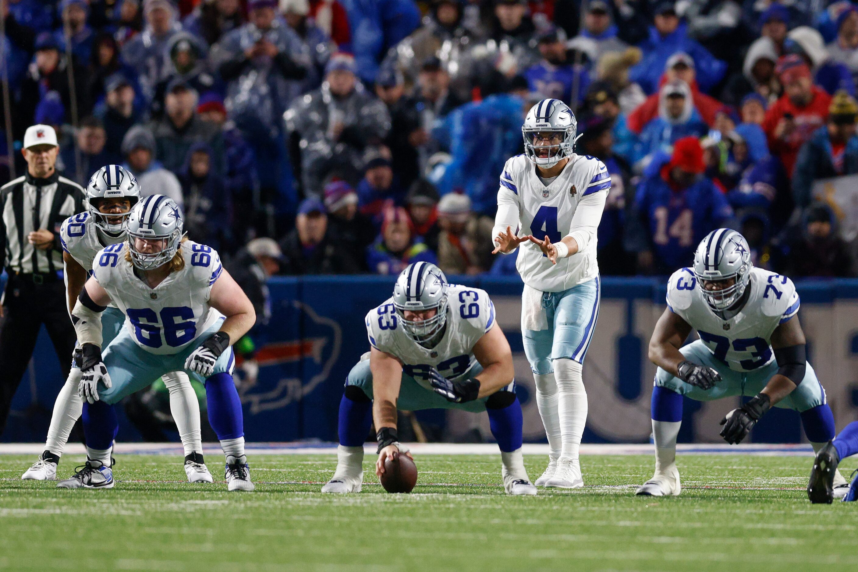 Dallas Cowboys quarterback Dak Prescott (4) waits for the snap during the first half of an...