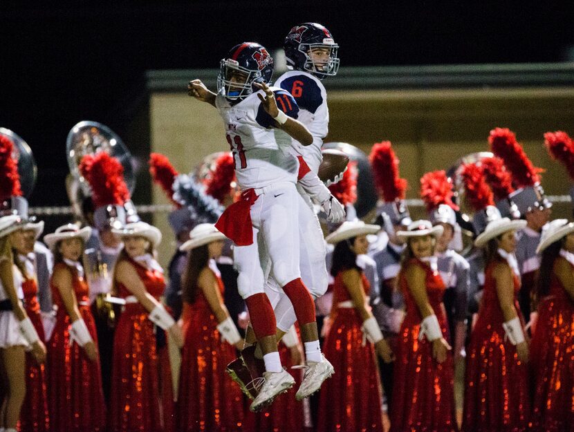 McKinney Boyd tight end Cameron Darling (6) and wide receiver Julian Coaxum (11) celebrate a...