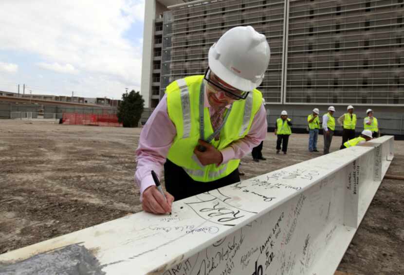 Roberto de la Cruz, a member of the Parkland board, signed his name on a beam at the...