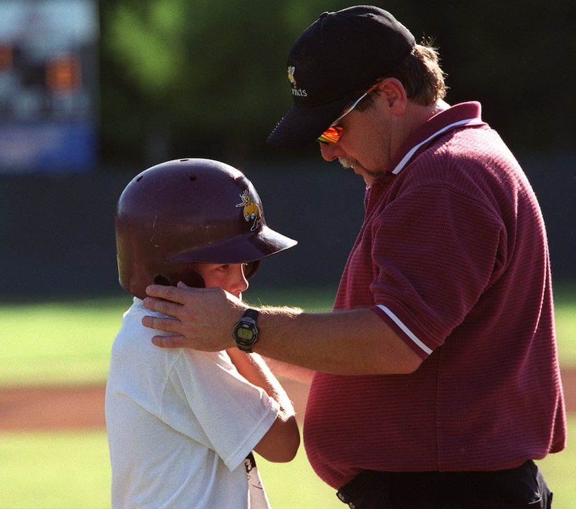 ORG XMIT: *S0406136373* (shot June 10, 2003) - Hornets coach Bobby House checks out player...