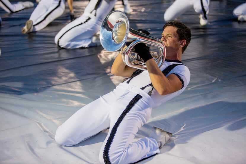 A Bluecoats player bends back during his 2017 show.