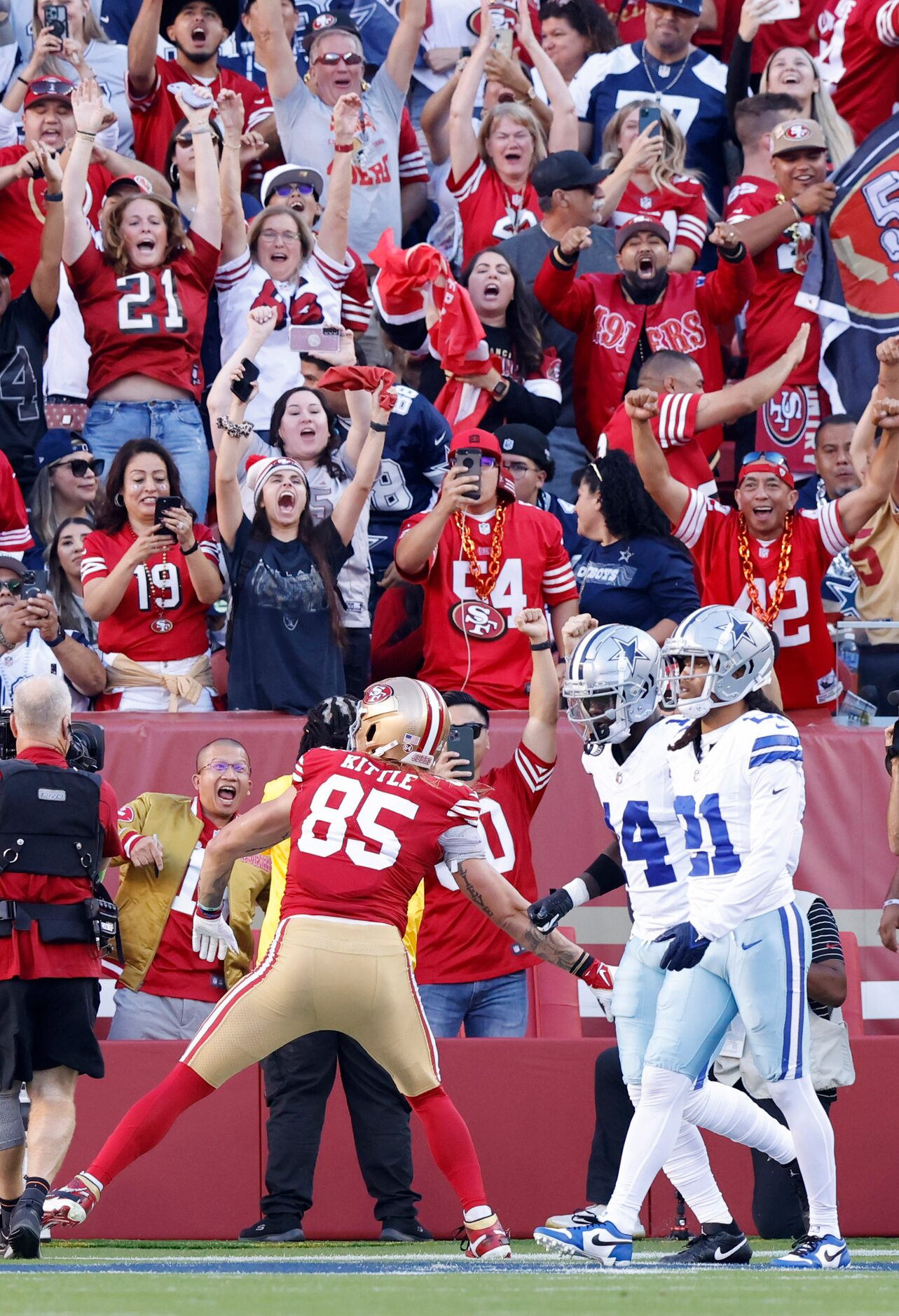 San Francisco 49ers tight end George Kittle (85) spikes the ball in front of Dallas Cowboys...